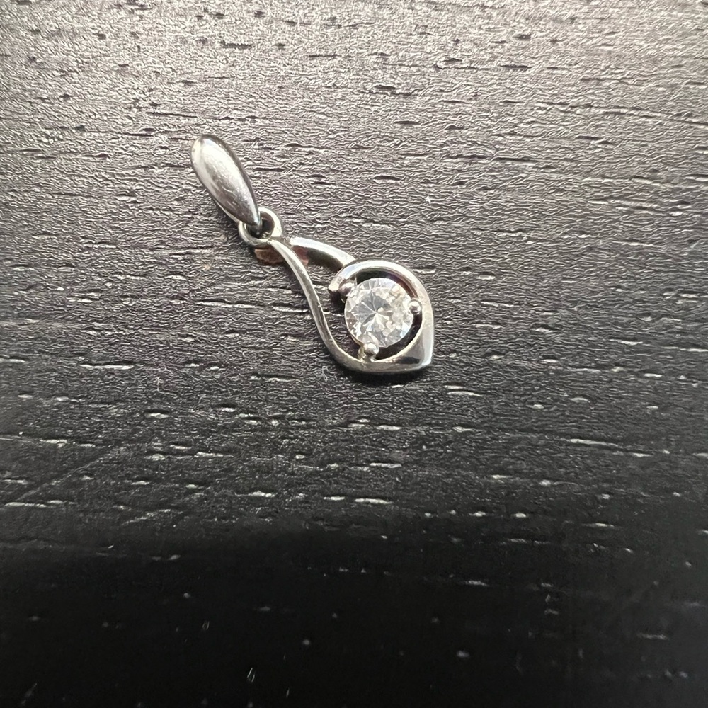 Elegant Silver Necklace with Pendant - Picture 7 of 7